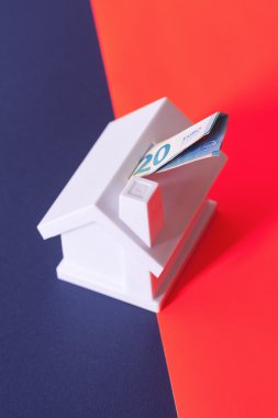 ev şeklinde kumbara