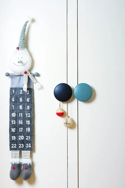 Varış takvimi ve Noel dekorasyonu ile çocuk köşesi