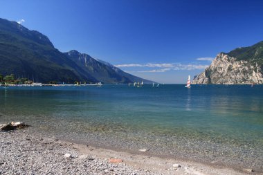 Berrak suları ile çevrili İtalya, Garda Gölü