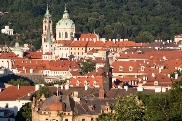 Mala Strana ve St Nicholas Kilisesi ile Prag panorama — Stok fotoğraf