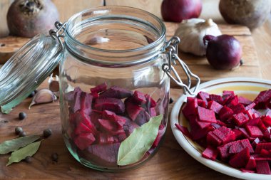 Hazırlık pancar Kvas - kırmızı pancar fermente