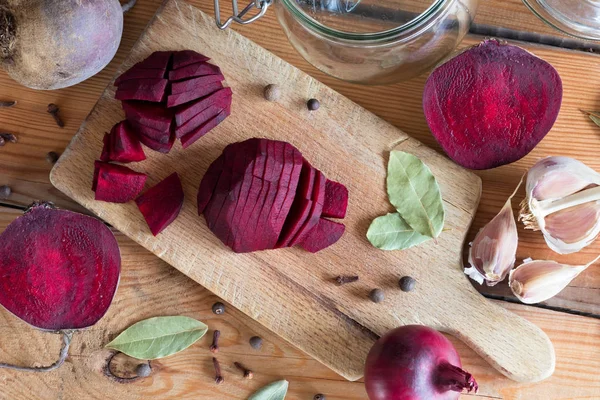 Sliced red beets - preparation of fermented beets — Stock Photo, Image