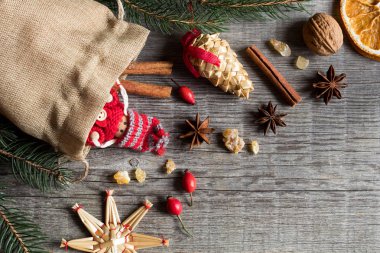 Noel arka plan ile bir keten çanta ve Chris ile kopya alanı