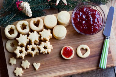 Geleneksel Linzer Noel kurabiyeleri - wi doldurma hazırlanması