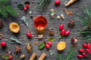 Esans şişeleri, buhur, m ile Noel arka plan