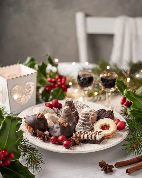 Bijenkorven en andere typische Tsjechische kerstkoekjes — Stockfoto