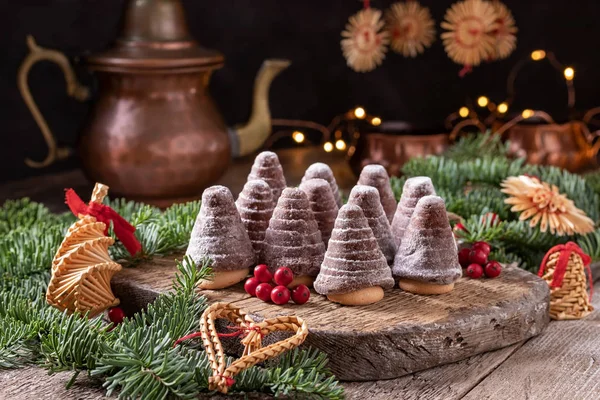 Bijenkorven of wespennesten - Tsjechische kerstkoekjes — Stockfoto