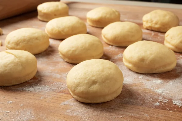 Preparación Rosquillas Caseras Hechas Masa Levadura Rellenas Mermelada — Foto de Stock