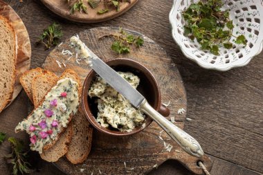 Baharın başlarında toplanan ısırgan otlarından yapılan bitkisel tereyağı.