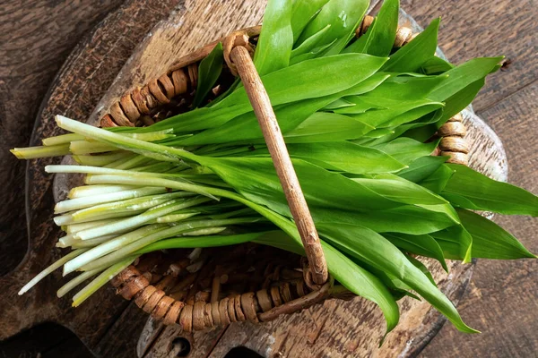 Fresh Young Wild Garlic Leaves Basket Top View — Stock Photo, Image