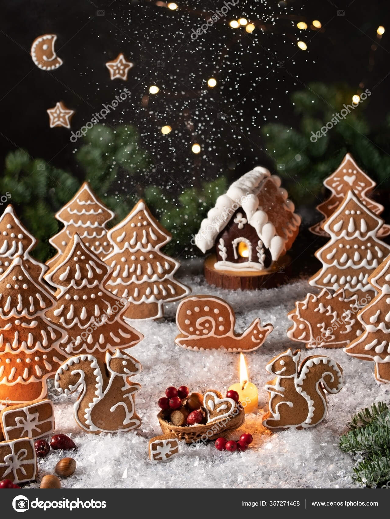 Galletas Caseras Jengibre Navidad Forma Ardillas Árboles Dispuestas Como  Una — Foto de stock #357271468 © MadeleineSteinbach, image size:1280x1700