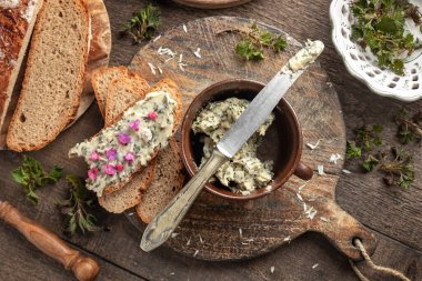 Baharın başlarında toplanan ısırgan otlarından yapılan bitkisel tereyağı.