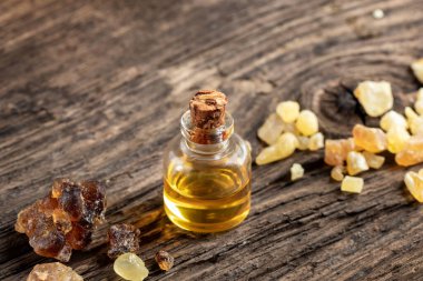 Bir şişe tütsü, gerekli yağ, reçine, kopyalama alanı.