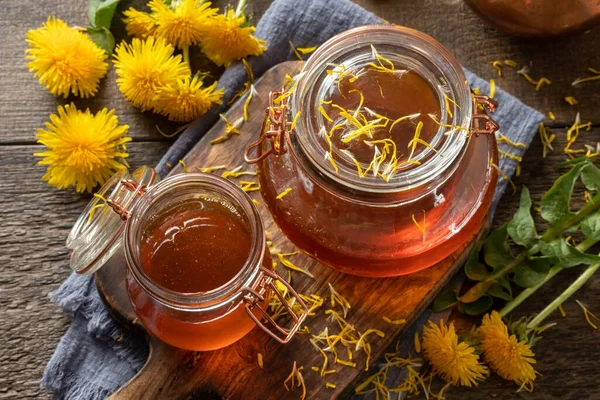 Mælkebøtte Honning Sirup Fremstillet Sukker Friske Taraxacum Blomster - Stock-foto