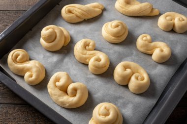 Çiğ jidasky veya jidase - Çekçe tatlı Paskalya pastası, pişirmeden önce