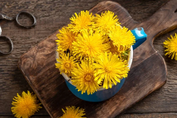 Fresh Dandelion Flowers Vintage Pot — Stock Photo, Image