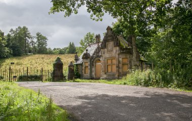 Eski taş ev, tüm masaları 