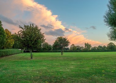 Güzel bir akşam gökyüzü bir Essex Park