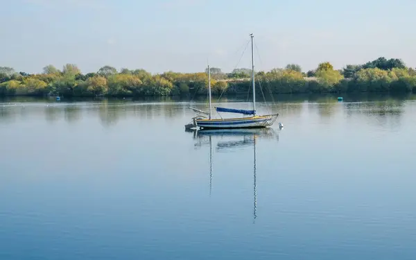 Sail boat moored at Fairlop Waters, Essex. — Stock Photo, Image