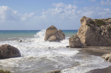 Afrodit kayalıkları Kıbrıs fırtınalı bir günde