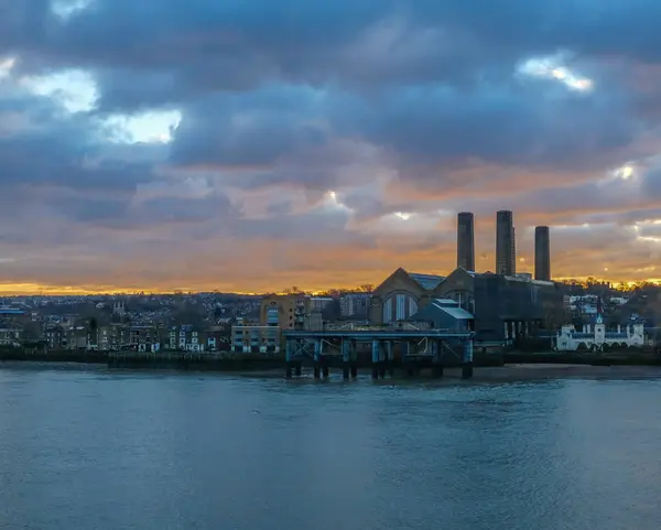 Central eléctrica de Greenwich al amanecer en invierno — Foto de Stock