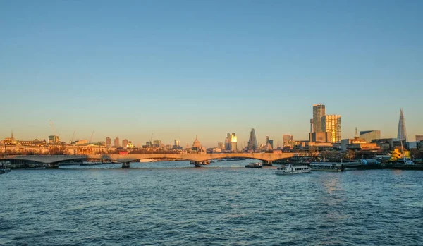 Лондонська skyline вистрілив в кінці зими afernoon. — стокове фото