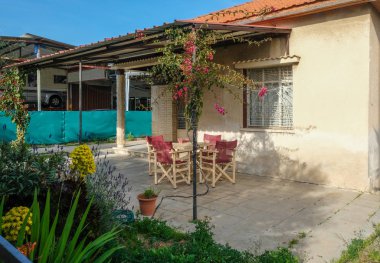 Limassol, Kıbrıs için küçük bir bungalow veranda