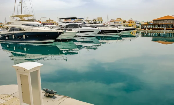 Limasol marina, Kıbrıs demirleyen hızlı tekneler