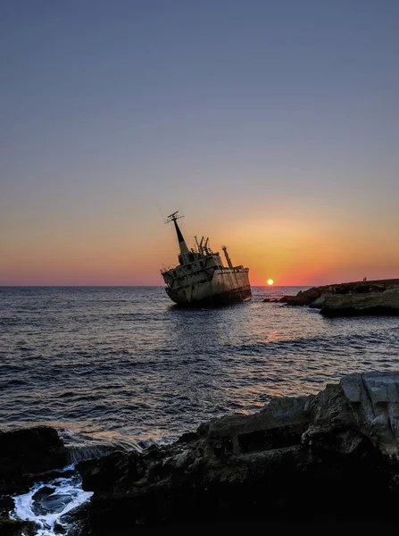 Pafos, Kıbrıs'ta karaya eski batığı.