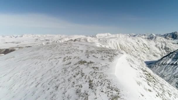 Δημοκρατία των Αλτάι. Την κορυφογραμμή του βουνού. Οροπέδιο. Οροπέδιο του βουνού. — Αρχείο Βίντεο