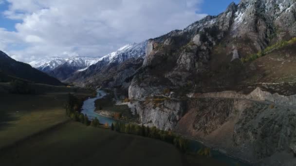 Bergdal Het Najaar Herfst Landschap Berg Rivier Herfst Berg Kloof — Stockvideo