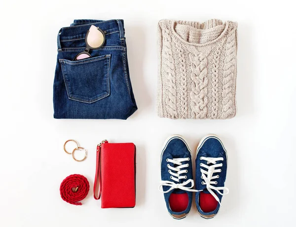 Vrouwen mode kleding en accessoires in blauw en rood kleuren — Stockfoto