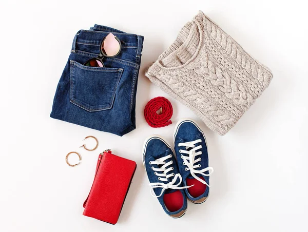Női divat ruhák és kiegészítők, kék és piros színben — Stock Fotó