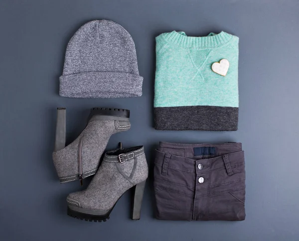Mode kleding en accessoires in pastel kleuren. — Stockfoto