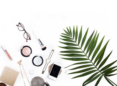 Palmiye yaprağı seyahat kavramı düz. 