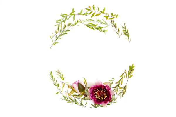 白い背景に分離された花の花輪 — ストック写真
