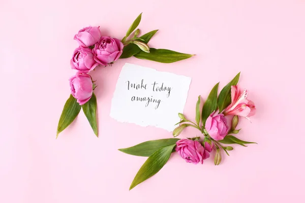 Kártya "Make today amazing" rózsaszín háttér. Stock Fotó