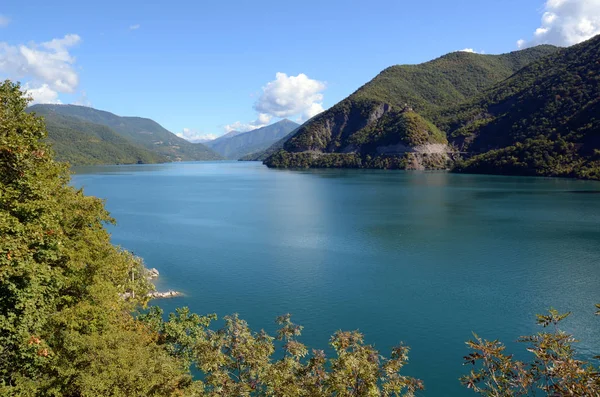 Gölde Kafkas Dağları