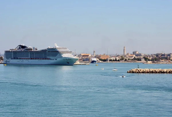 Cruise liner city Port