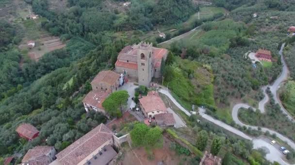 Gorgeus Tuscany flyover with the sunset light — стоковое видео