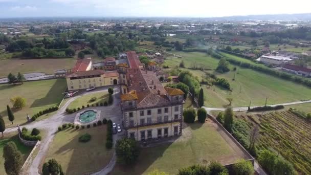 Drone ile yapılan hava atış, muhteşem klasik İtalyan villa Toskana köprü, — Stok video