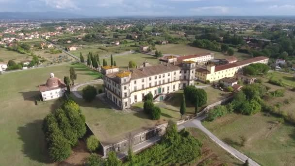 Drone ile yapılan hava atış, muhteşem klasik İtalyan villa Toskana köprü, — Stok video