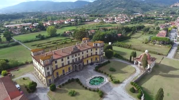 Drone ile yapılan hava atış, muhteşem klasik İtalyan villa Toskana köprü, — Stok video