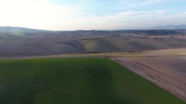  hava atış, muhteşem Toskana hills manzara, alanların üstünde uçan