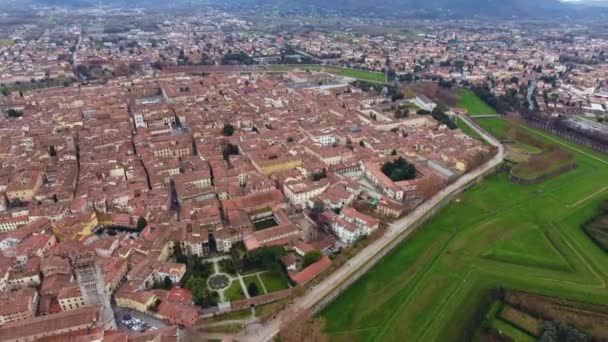 Aerial shot, beautiful panorama of Lucca city, an ancient town in the middle of Tuscany, Italy, filmed with drone — Stock Video