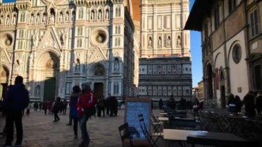Hyperlapse video Floransa Katedrali'nin kubbesi, Cattedrale di Santa Maria del Fiore, güneşli bir günde Floransa, İtalya