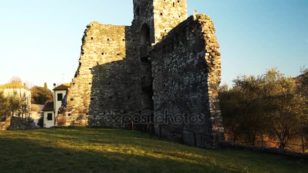 Старые руины крепости в Тоскане, Италия, 4K — стоковое видео