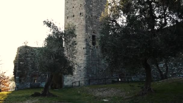 Una antigua fortaleza en ruinas en Toscana, Italia, 4K — Vídeos de Stock