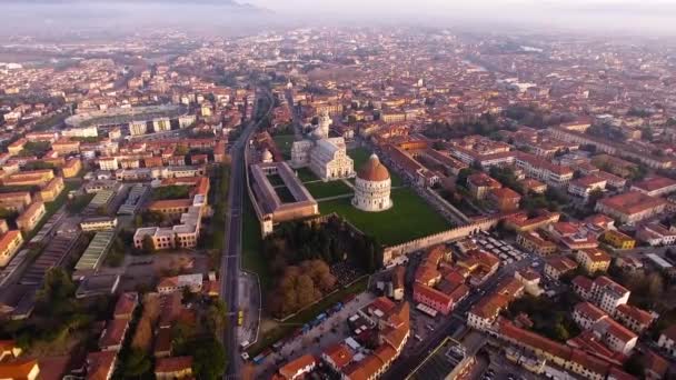 Κεραία βολή, Piazza dei Miracoli στην Πίζα πόλη στην Τοσκάνη της Ιταλίας, γυρίστηκε με drone, 4k — Αρχείο Βίντεο