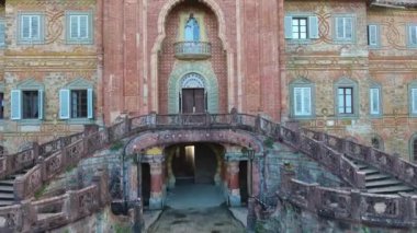 Hava atış, muhteşem İtalyan sammezzano Kalesi, ortaçağ mimarisi dron, 4 k ile filme
